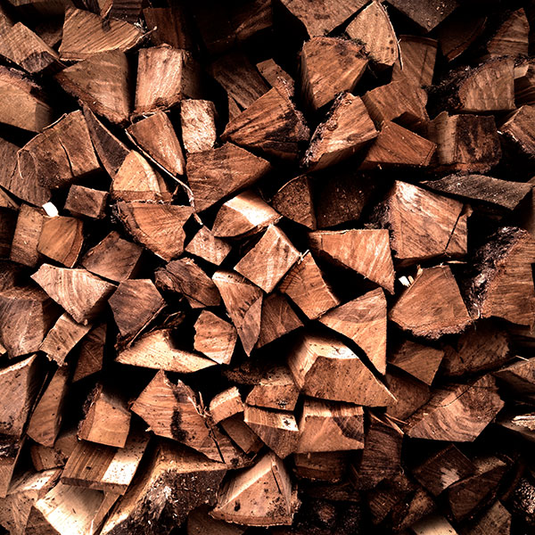 Колотые дубовые дрова для отопления